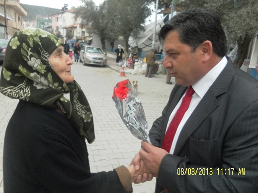 Demirci çalışan kadınları unutmadı