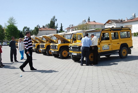 Safari jeepleri sezona hazırlanıyor