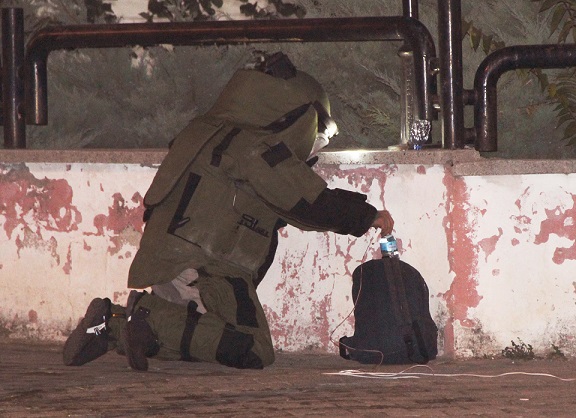 Adliye duvarındaki şüpheli çanta patlatıldı