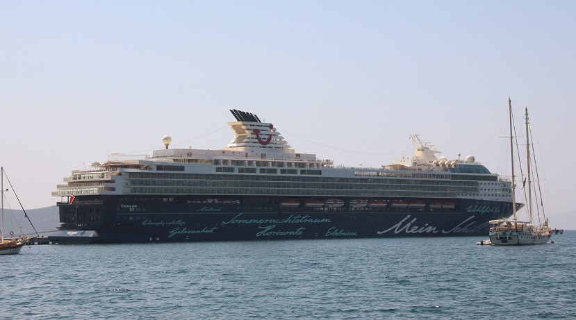Denizden 30 bin turist getirdi