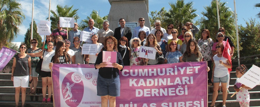 Kadınlardan şortlu eylem