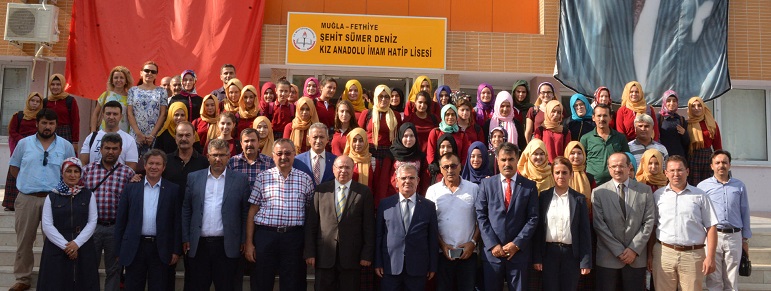Vali, Şehit adını taşıyan okulları ziyaret ediyor
