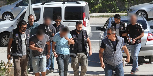 Milas'ta eş zamanlı uyuşturucu operasyonu