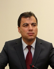 Akça:Hizmette mesai olmamalı