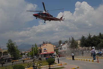 Ambulans helikopter hastanelik etti