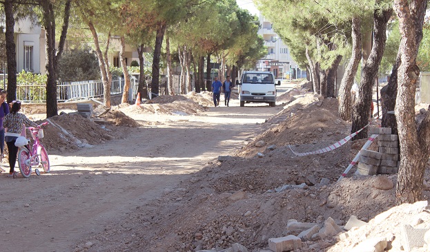 Mete’den, Demir’e cevap: Daha 200 metre yolu bitiremediler