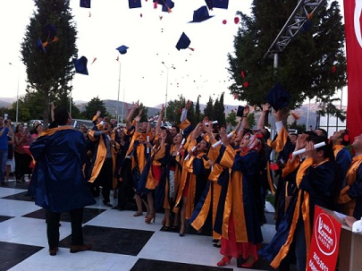 Karacan Akademi’de mezuniyet sevinci