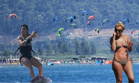 Gökyüzü ve deniz renklendi