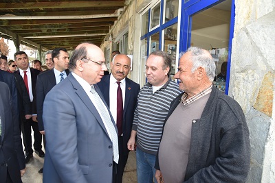 Vali vatandaşların sorunlarını dinledi