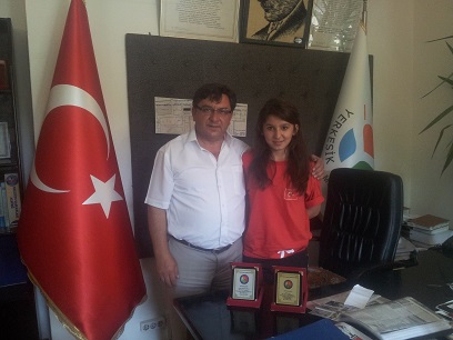 Demirci’den Milli Hokeyciye destek