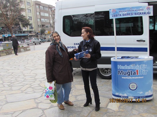 Zabıta vatandaşları bilgilendirdi