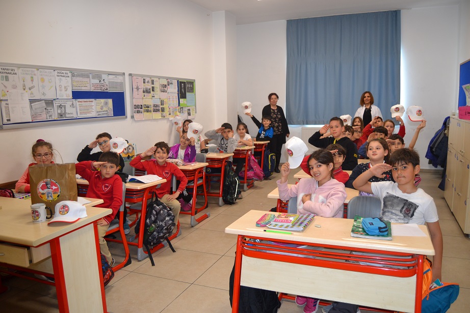 TEK öğrencilerinden Mehmetçikle mektuplaştı