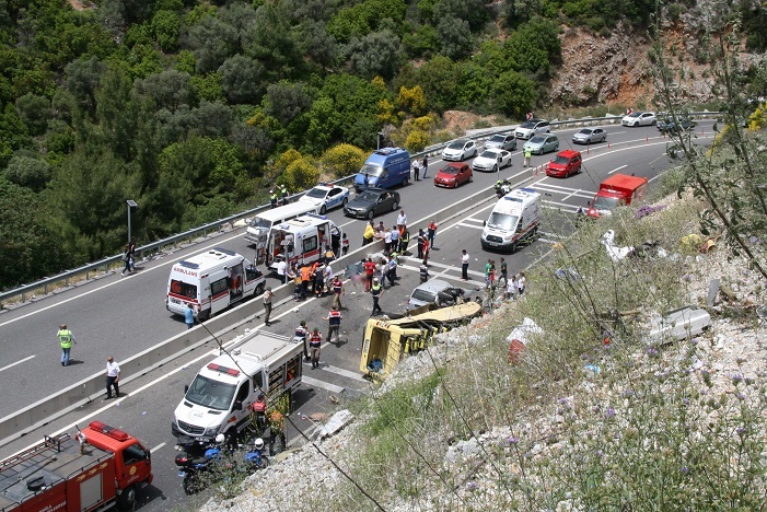 Katliam gibi kaza: 23 ölü, 11yaralı