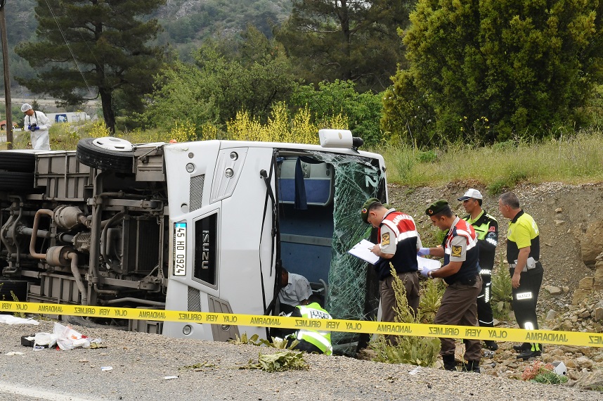 Yine midibüs kazası: 17 turist yaralı