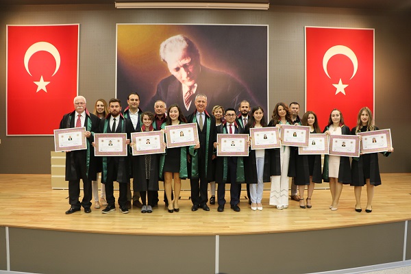 Genç avukatlar yemin etti