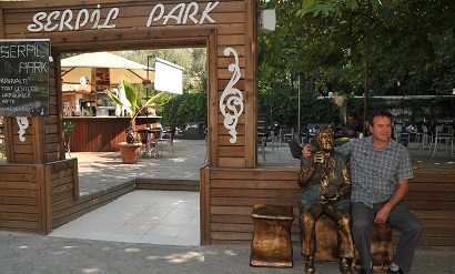 Serpil’in artık bir heykeli var