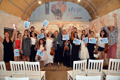 Gümüşlük’te genç kemancılardan konser