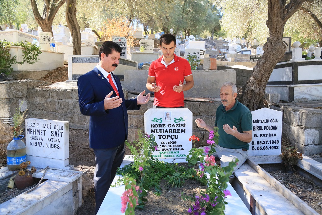 Açlıktan ölen gazinin mezar taşı yaptırıldı