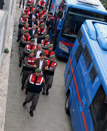 FETÖ/PDY  çatı davasında 7 tahliye