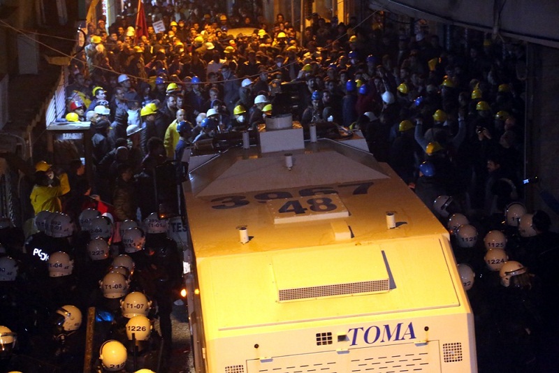Özelleştirme eylemine polis müdahalesi