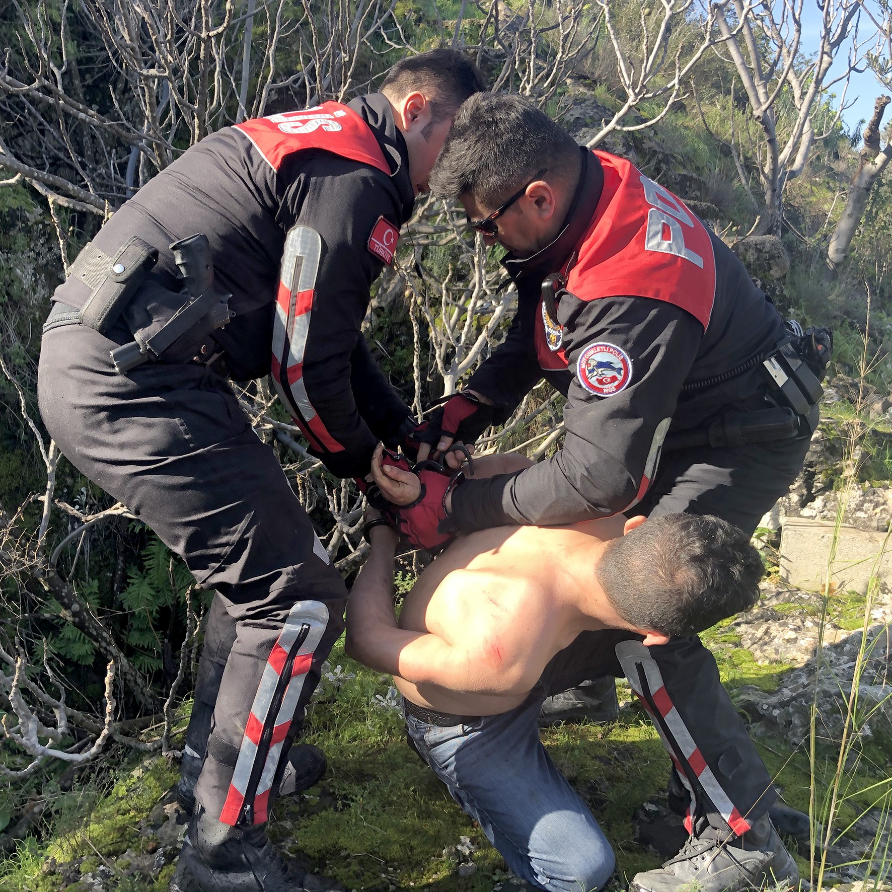 Bıçak Zoruyla Tecavüze Kalkıştı, Yarı Çıplak Ormanda Yakalandı