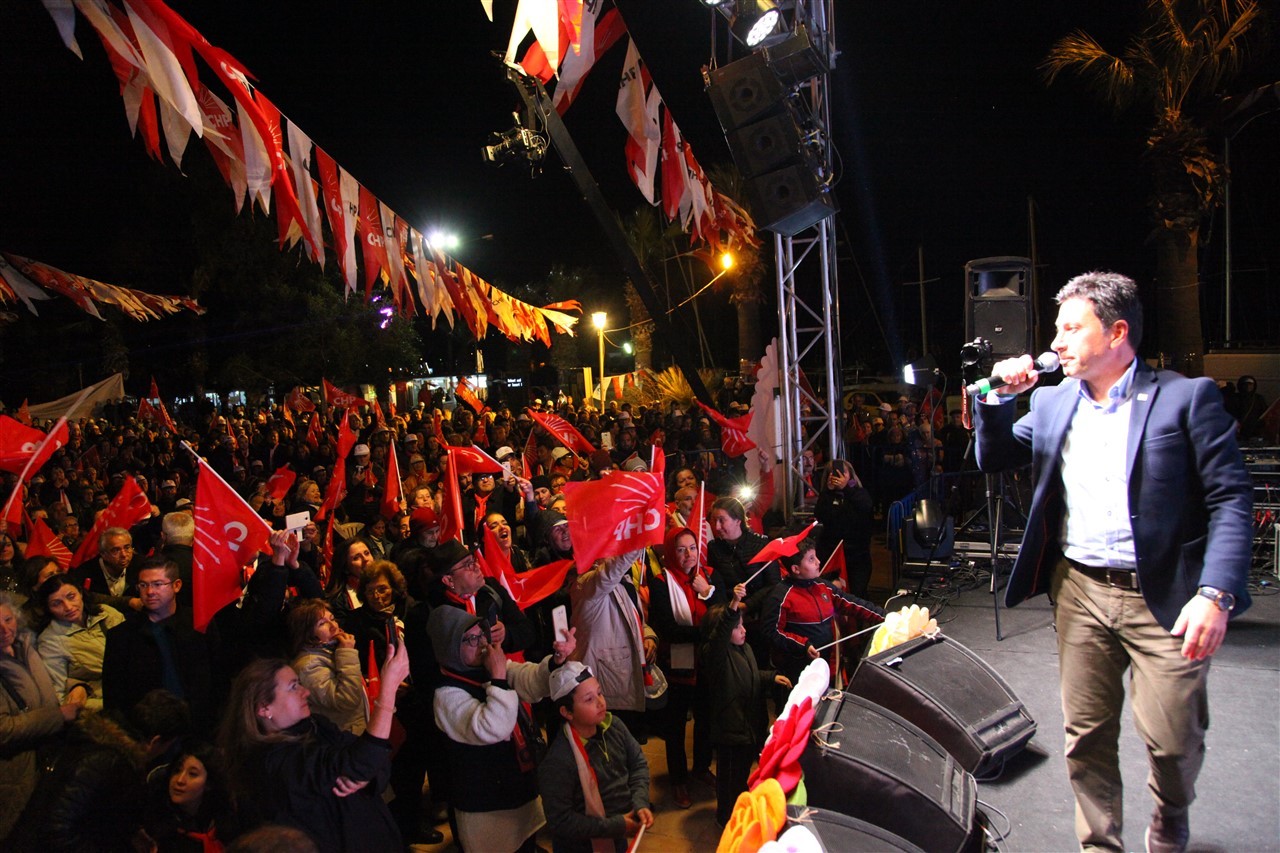 Ahmet Aras’la Turgutreis’te yer yerinden oynadı