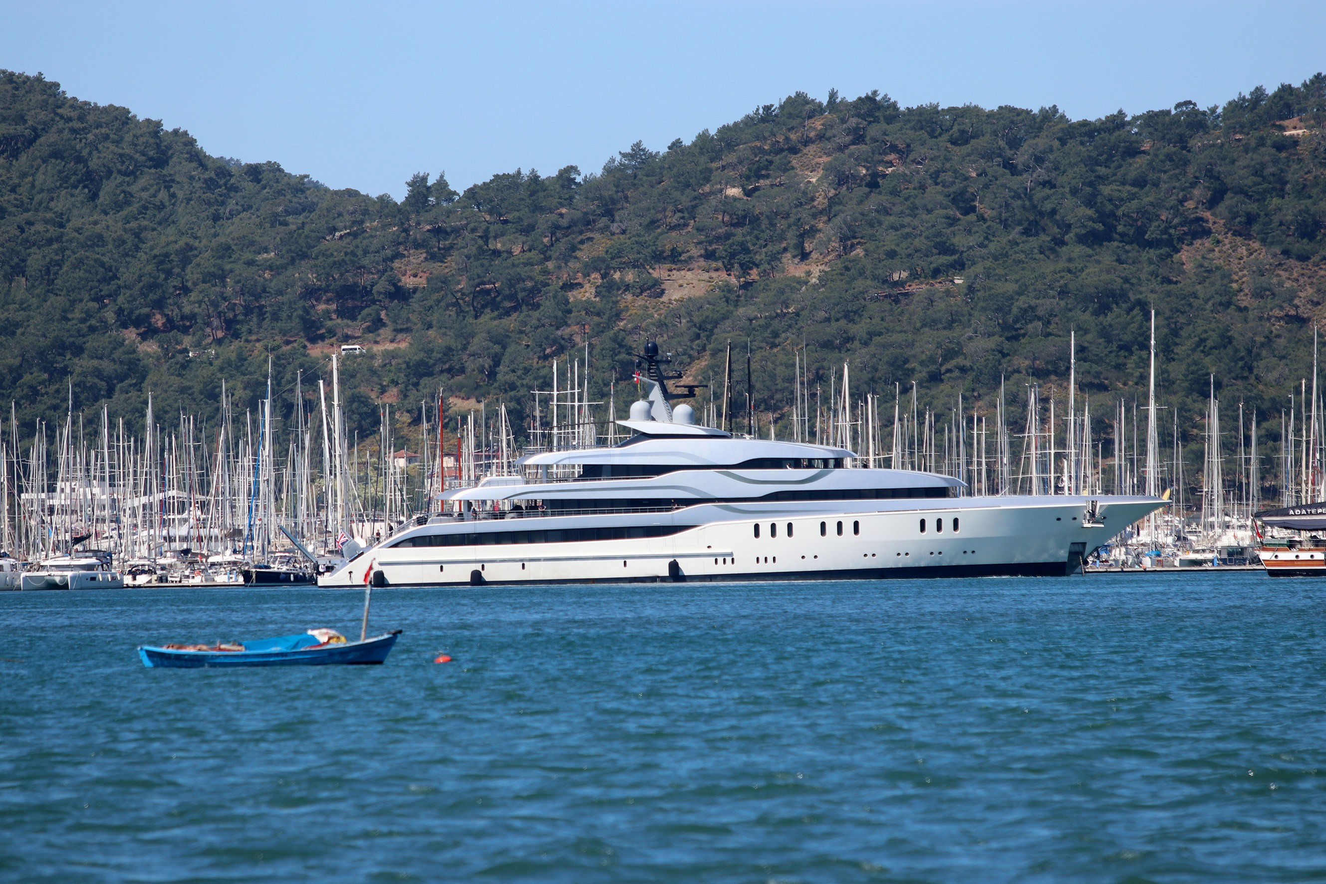 ’Tango’ isimli yat Fethiye’den 160 bin litre yakıt aldı