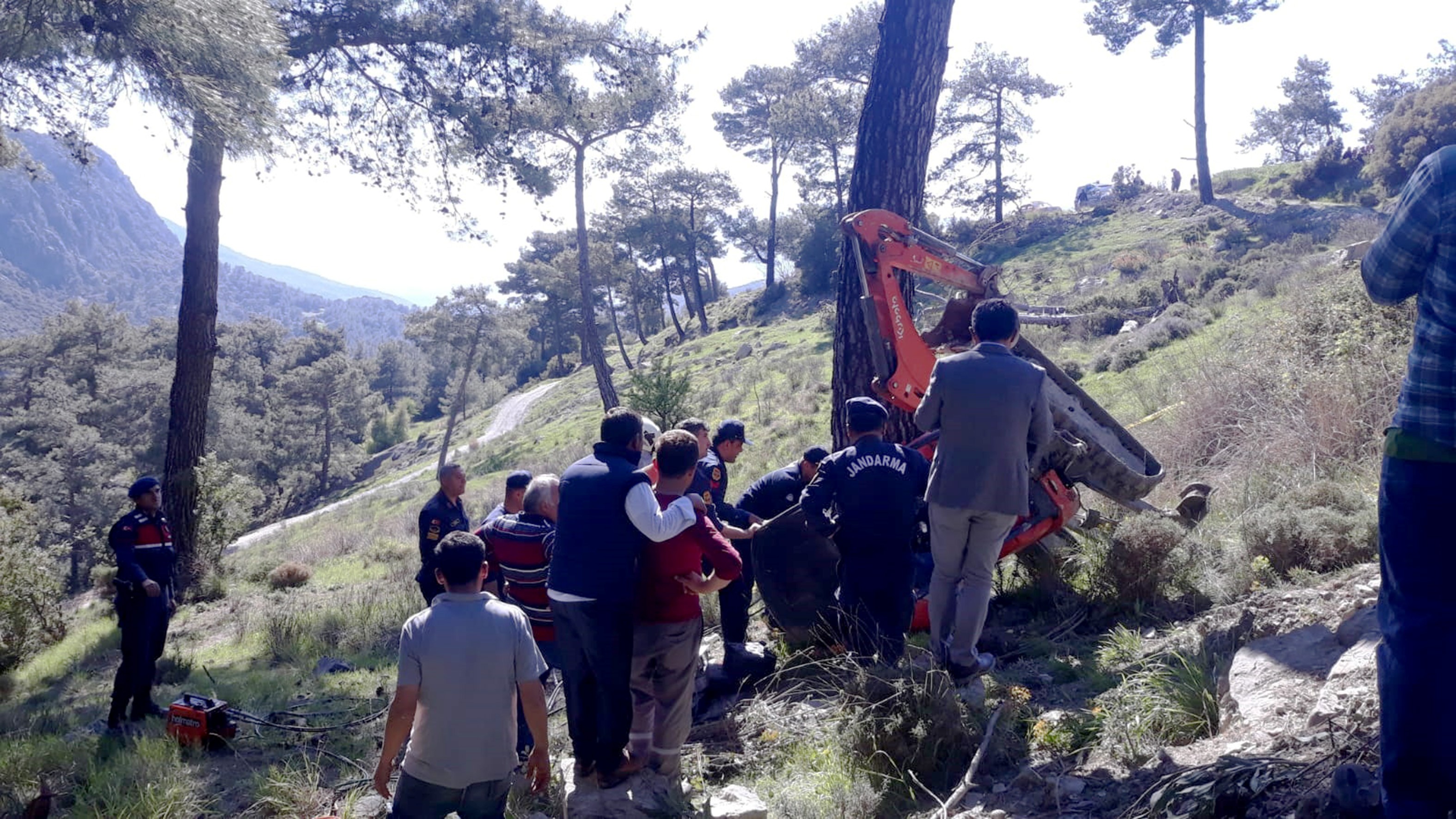 Sulama kanalında devrilen kepçenin operatörü hayatını kaybetti