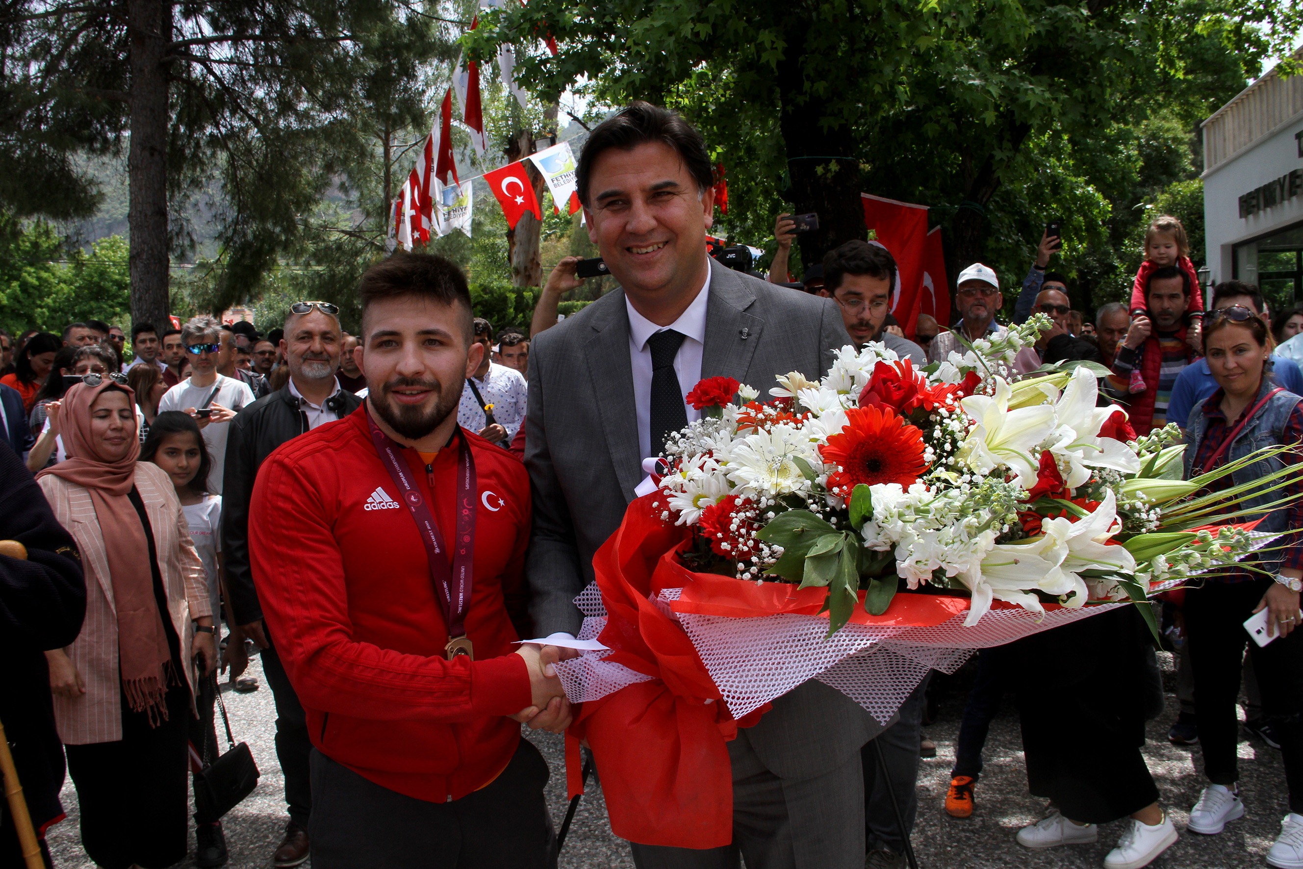 Avrupa Şampiyonu güreşçi Süleyman Atlı, memleketinde coşkuyla karşılandı