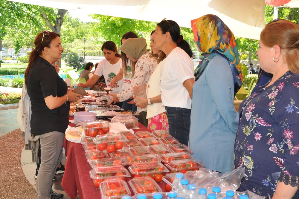 Sokak hayvanları yararına kermes