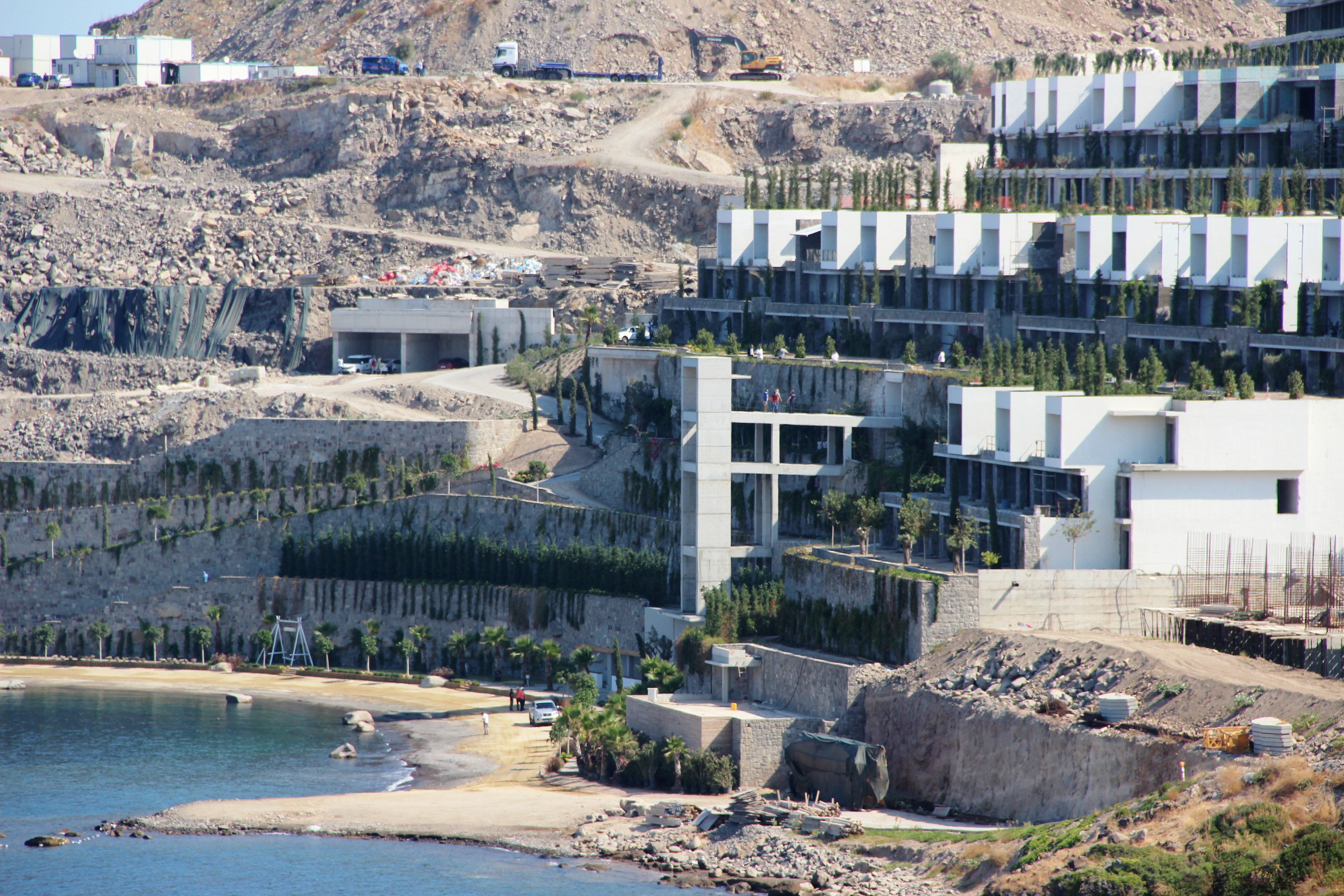 Bodrum'da kaçak yapıların yıkımına başlanacak