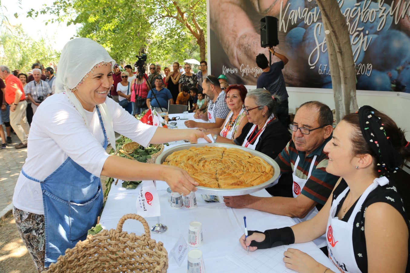 Köylü kadınların yemek sunumları profesyonellere taş çıkarttı