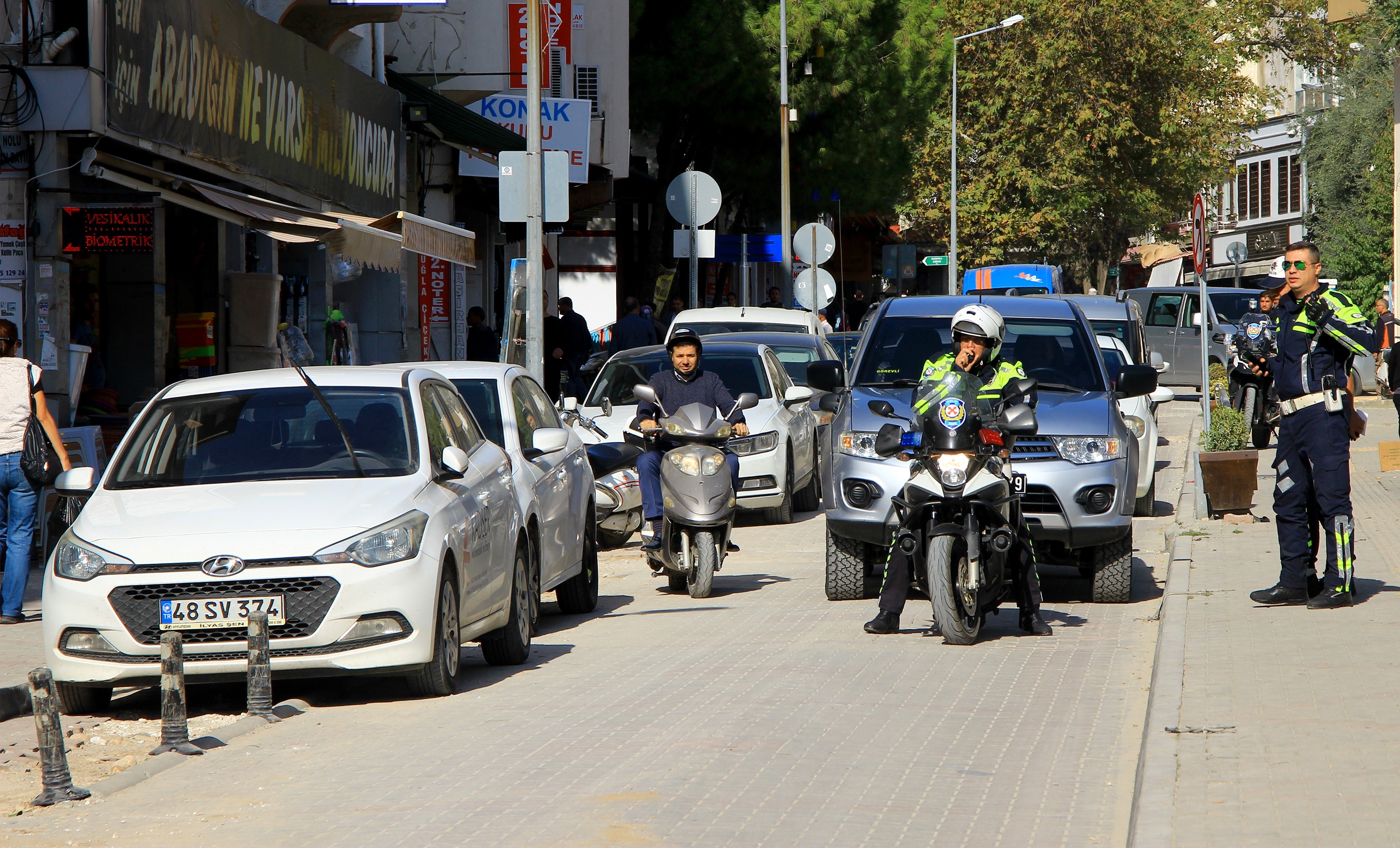 Emniyet Trafik Şube ceza yağdırdı