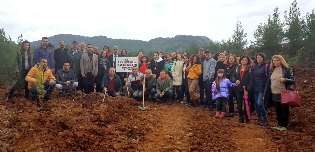 Öğretmenler Günü için 500 öğretmen 2 bin fidan dikti