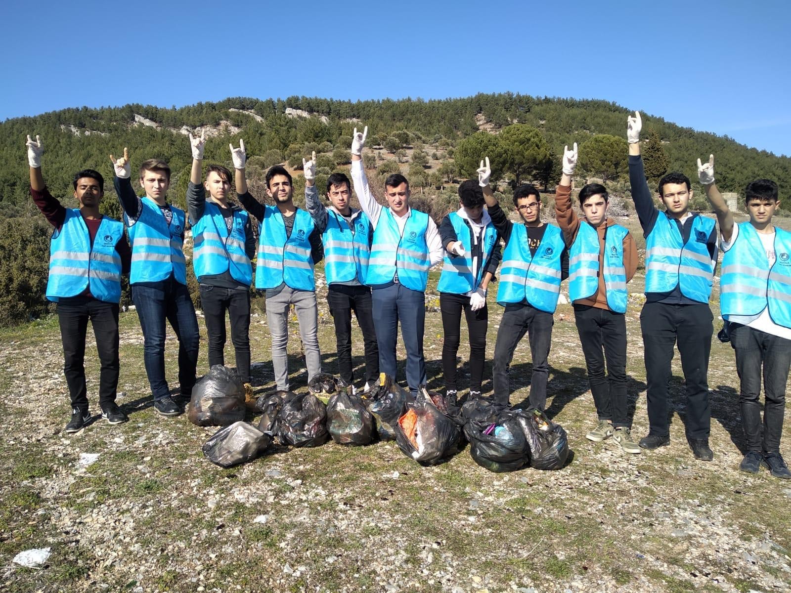 Muğla Ülkü Ocaklarından temizlik kampanyası