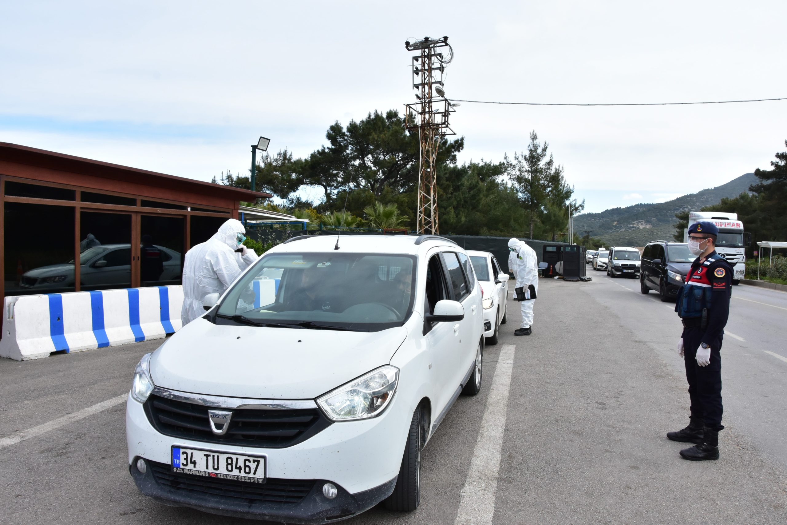 Bodrum’a günde 12 bin araç, bir ayda 100 bin tatilci akın etti