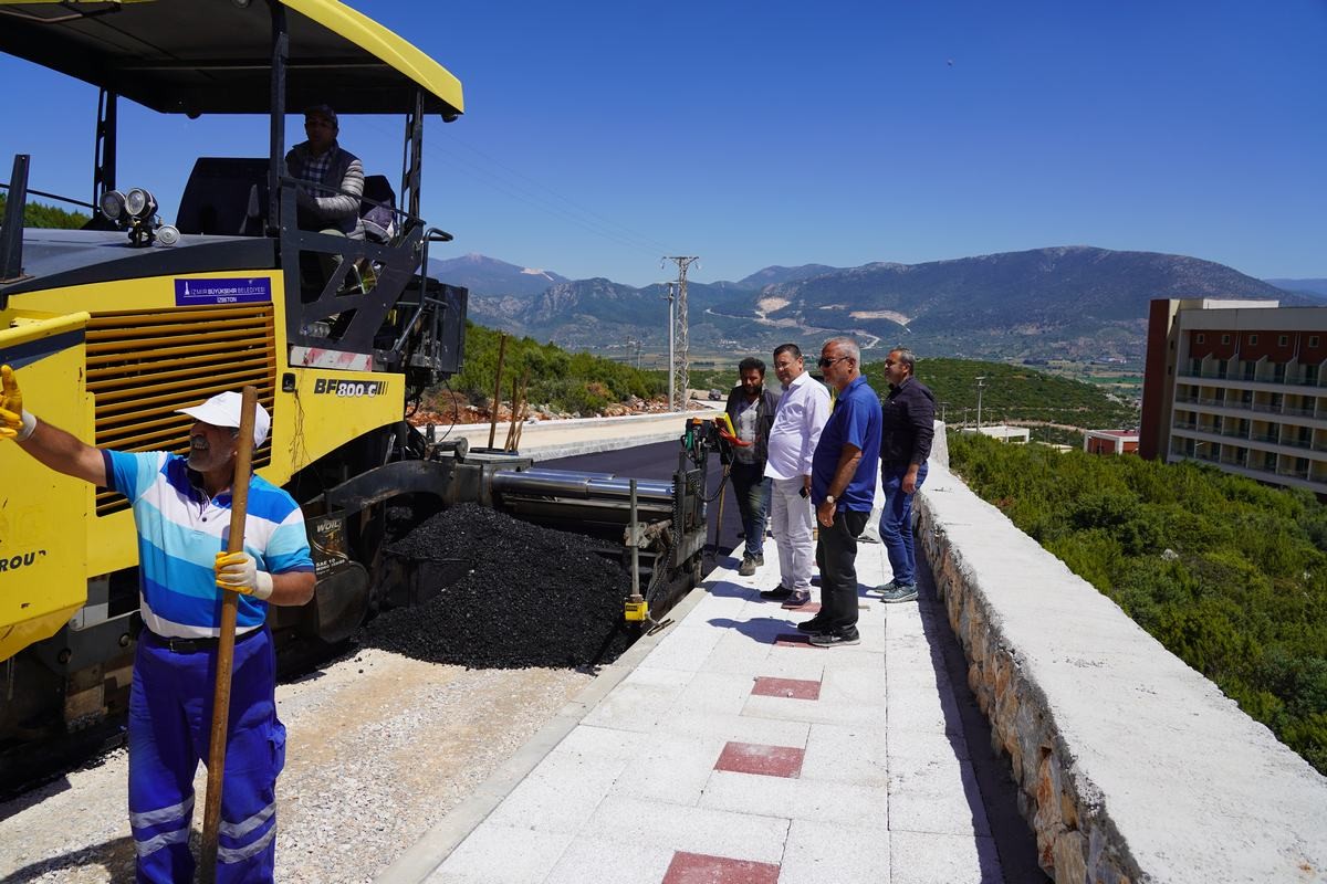 Milas'ın yeni hastane yolunda sıcak asfalt çalışmaları tamamlandı