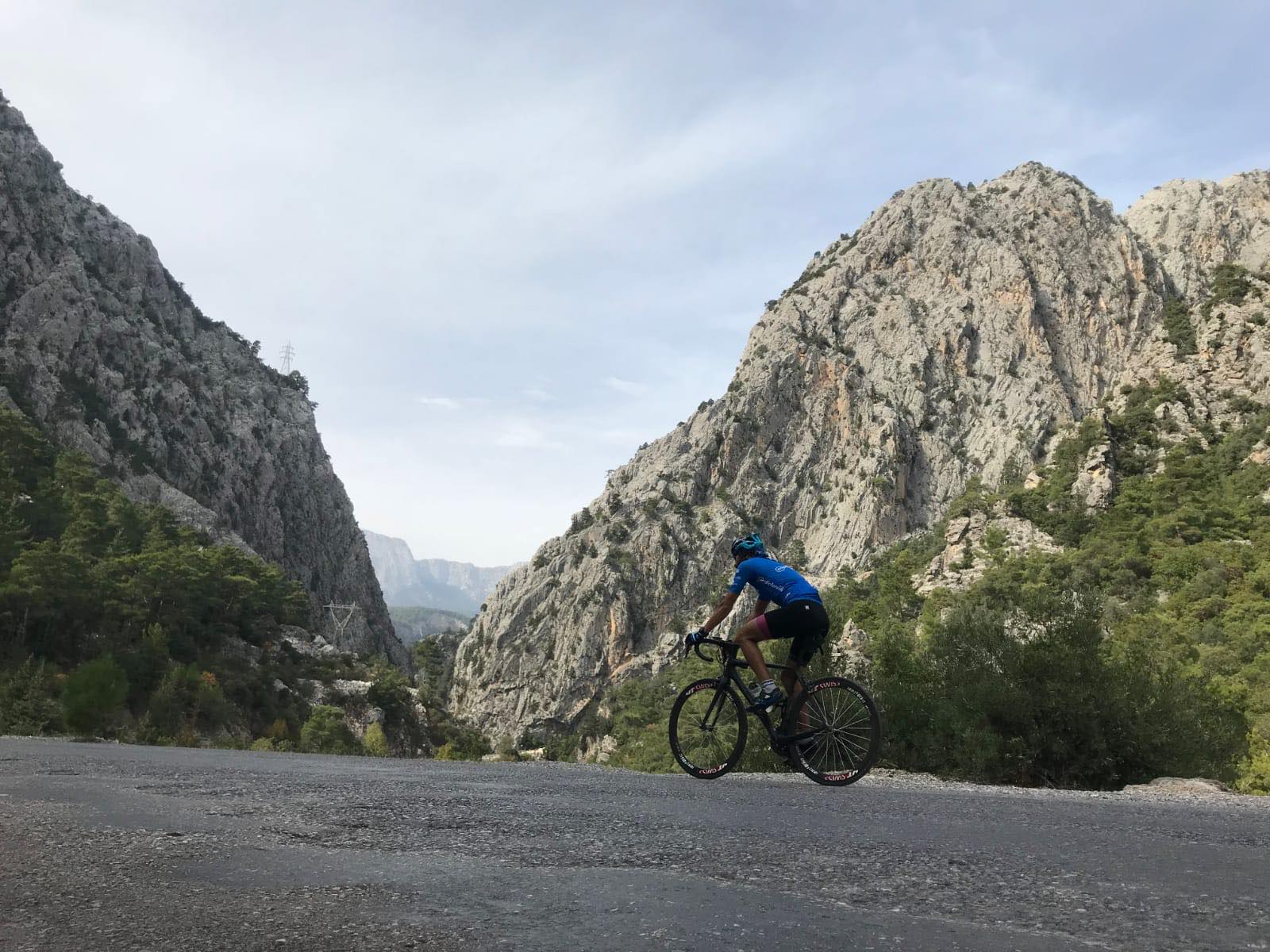 Hayalini gerçekleştirdi, Türkiye’yi pedalladı