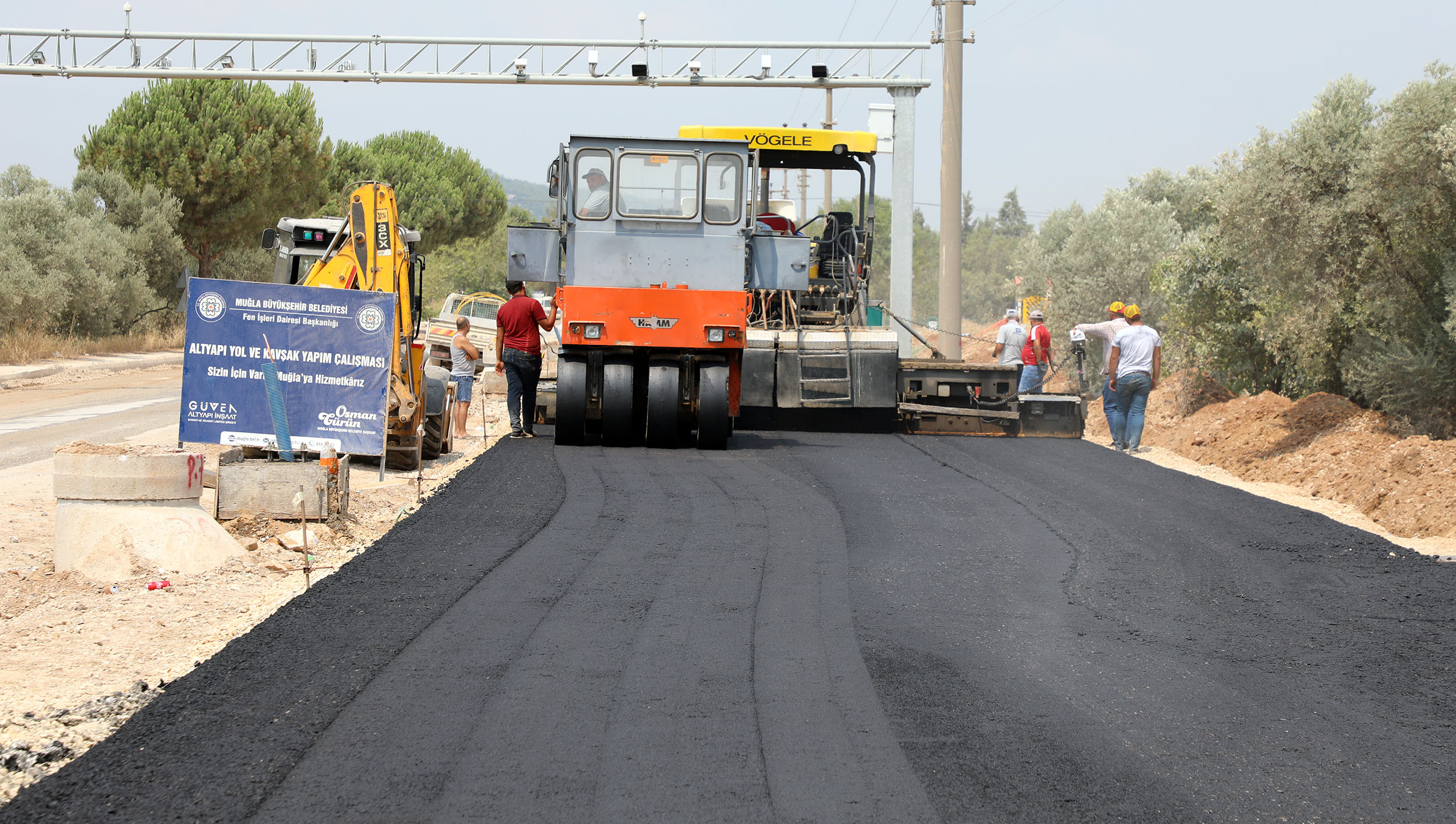 Ula’da sıcak asfalt kaplaması başladı