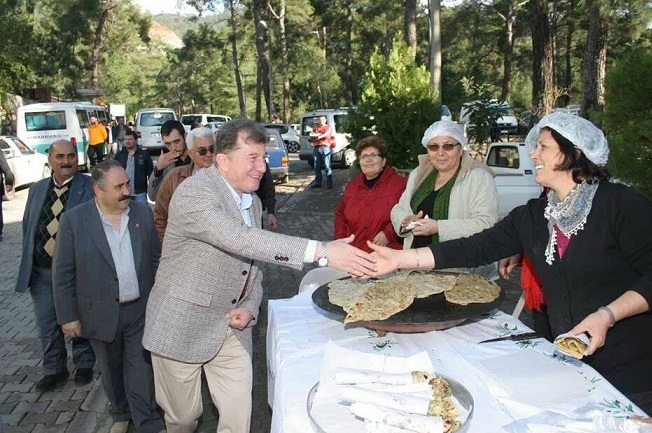 Karacan pazarı gezdi