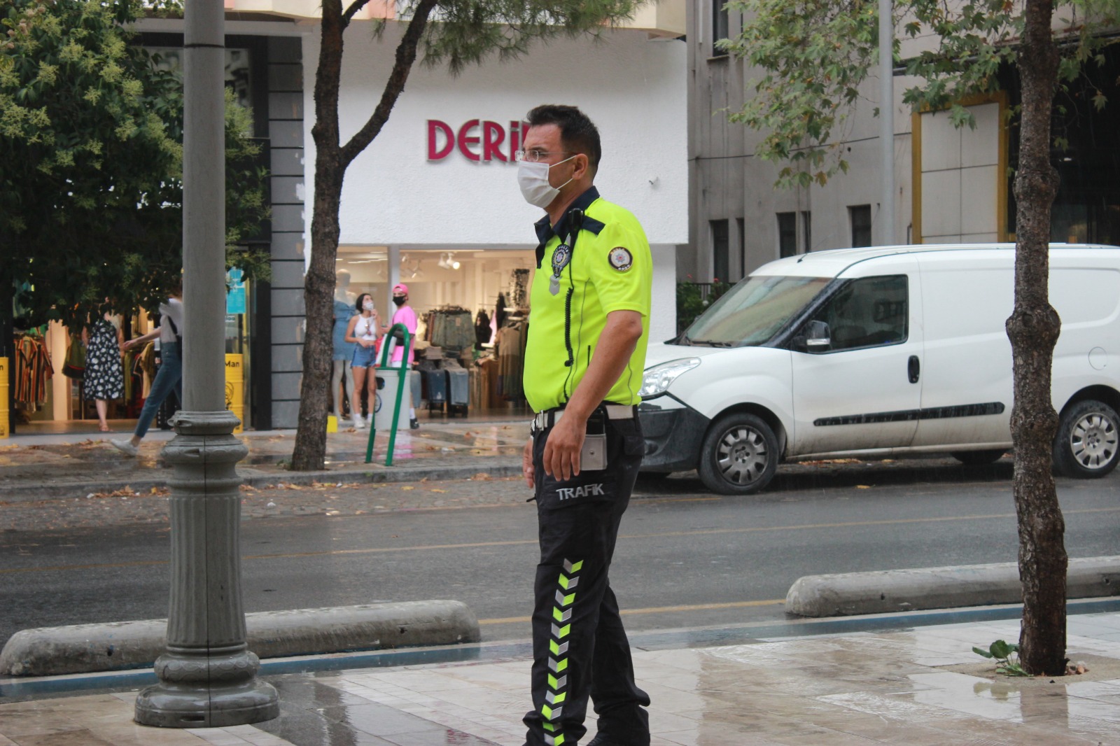 Trafik Polis Memurunun Dikkati Olası Faciayı önledi