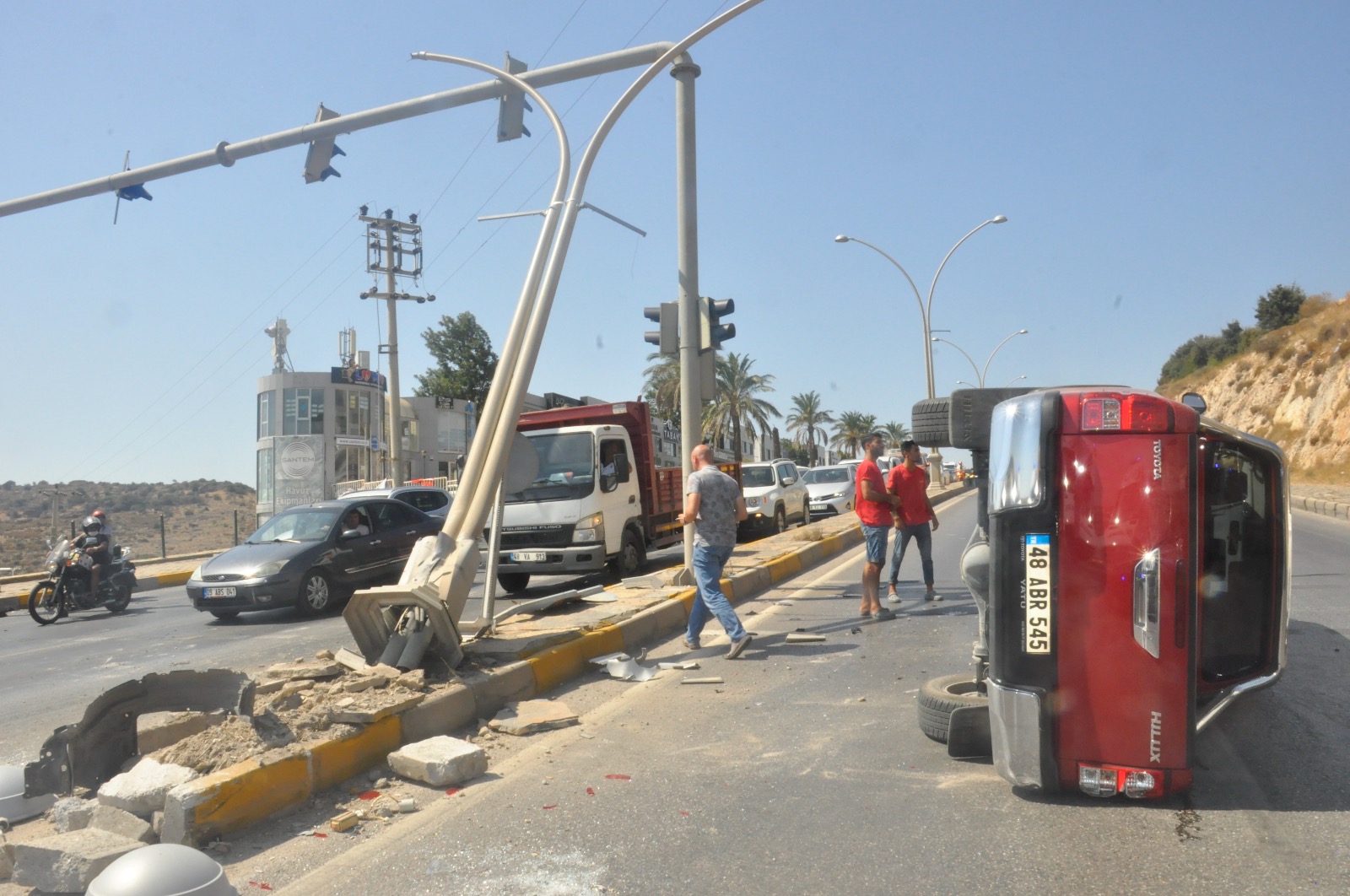 Bodrum'da trafik kazası ve araç yangını