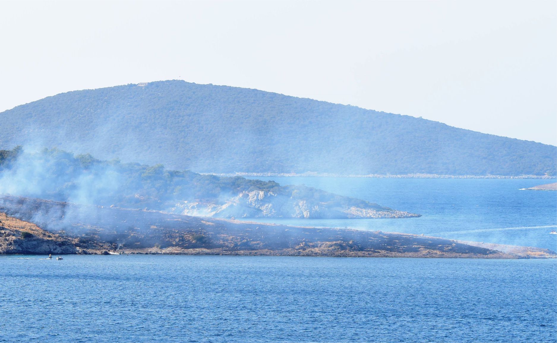 Bodrum'da Büyük Ada'da çıkan yangın söndürüldü