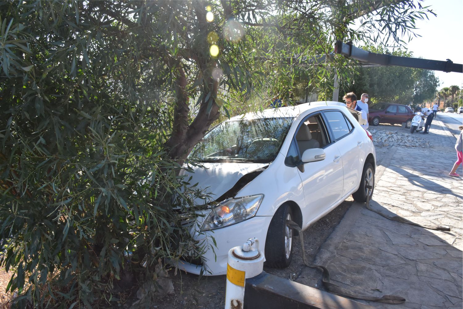 Muğla'da yağ dökülen yolda araçlar kontrolden çıktı: 2 yaralı