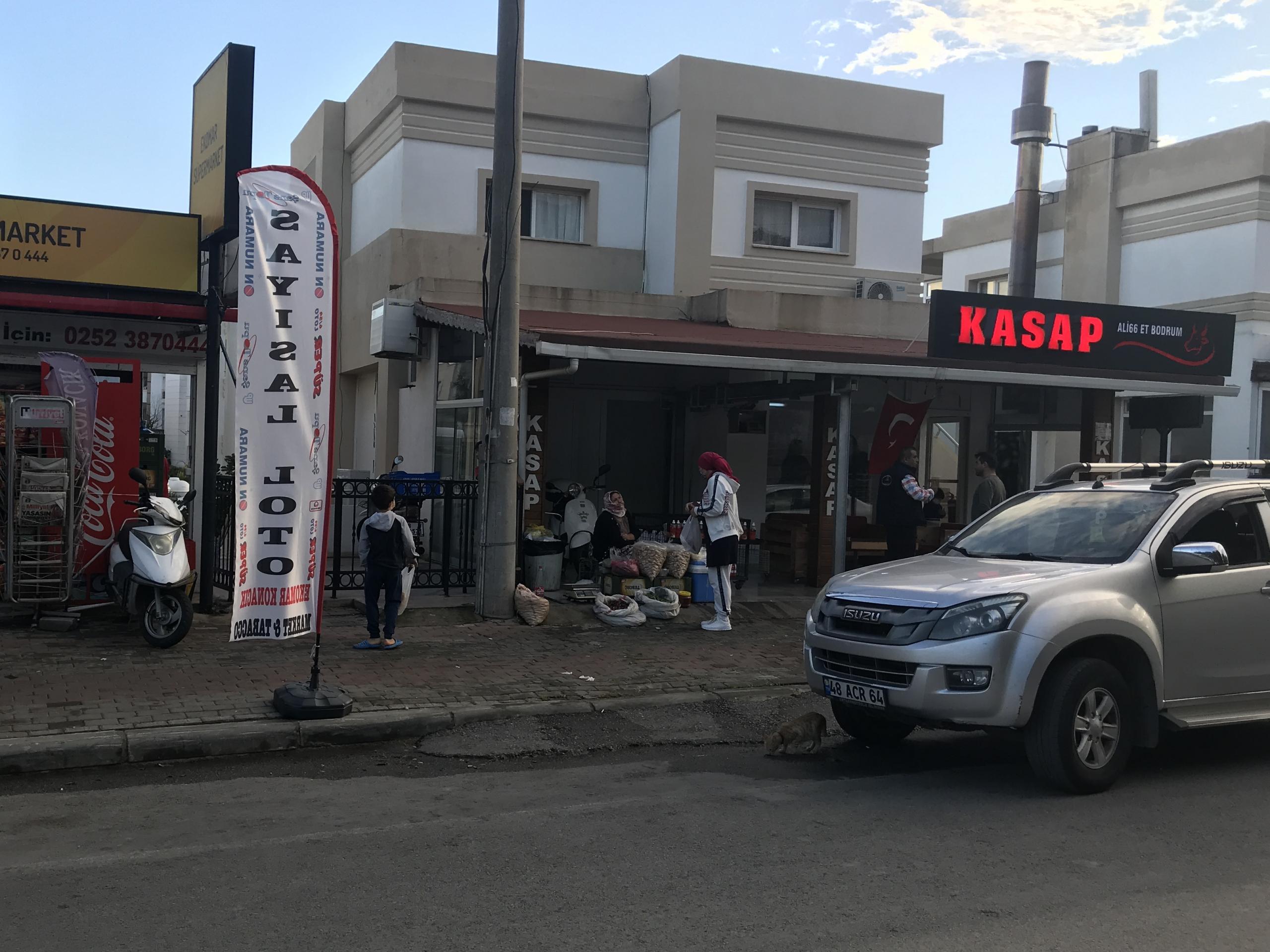 Muğla'da bir kişinin yaralandığı silahlı saldırı güvenlik kamerasına yansıdı