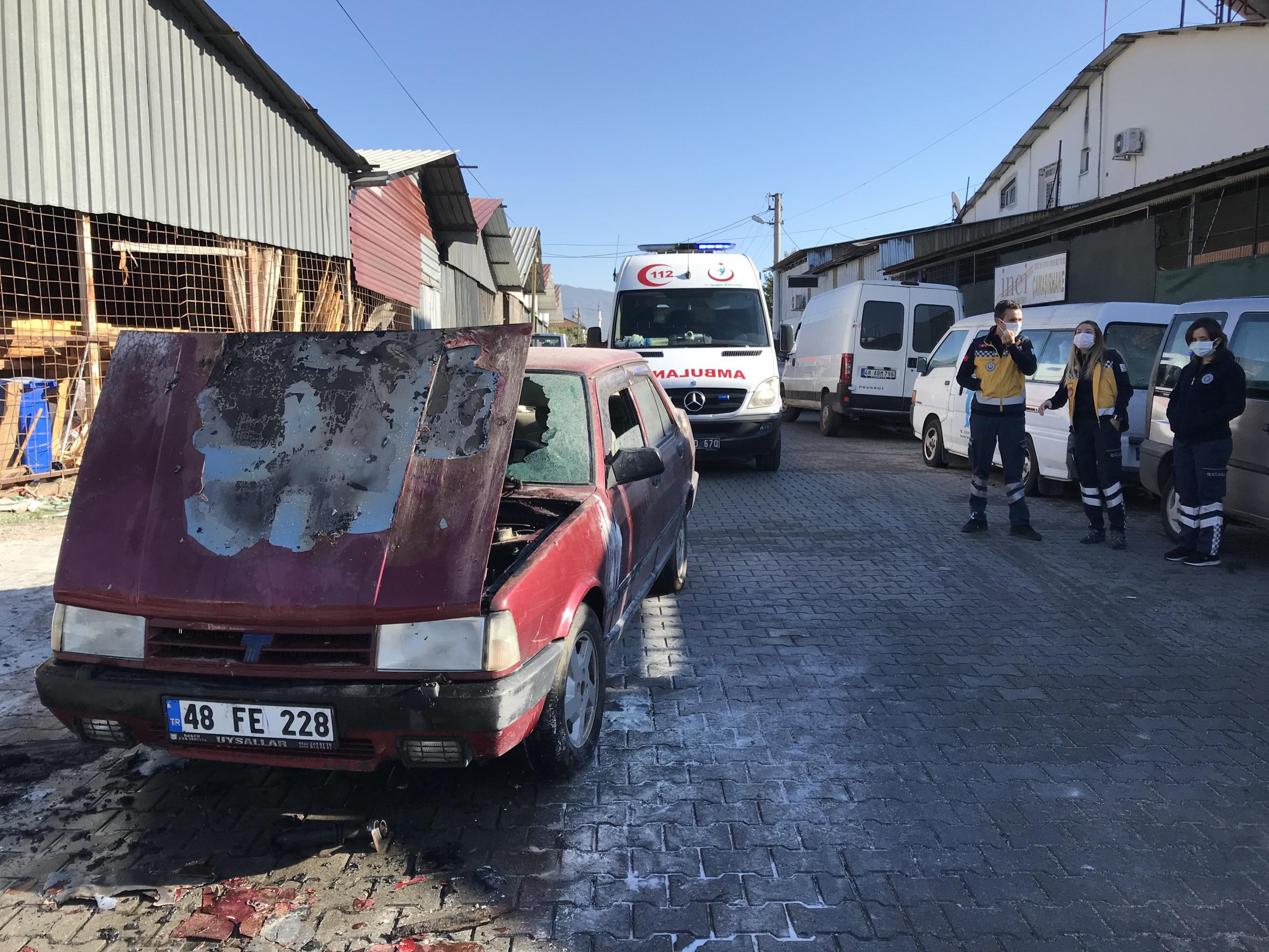 Fethiye'de Otomobilde Çıkan Yangın Söndürüldü