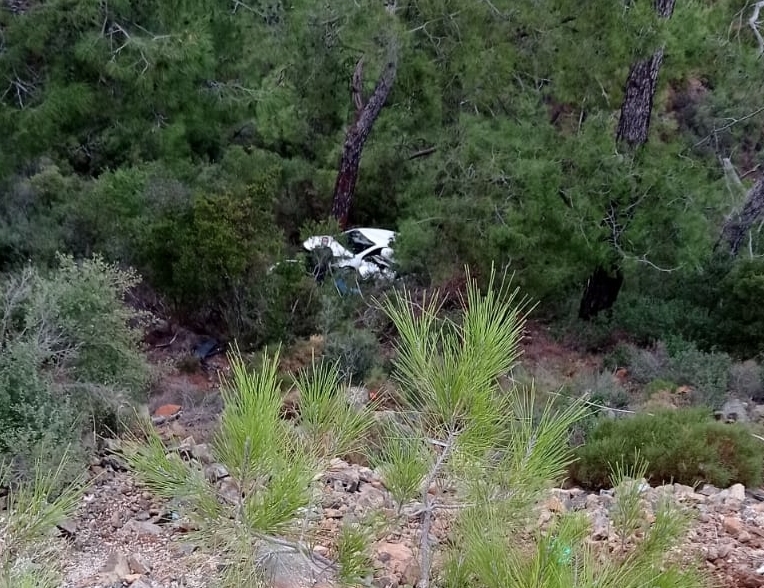 UÇURUMA YUVARLANAN SÜRÜCÜ KURTARILDI