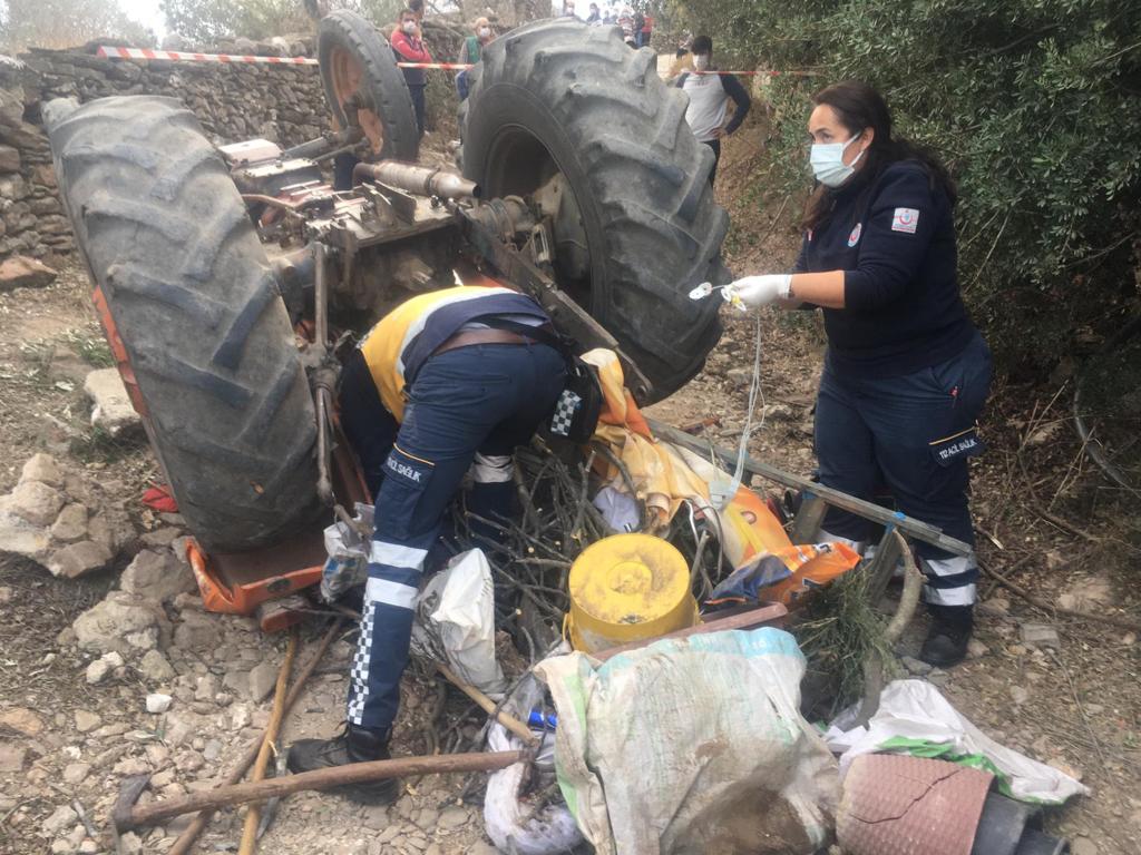 Traktör Devrildi  İki Kişi Hayatını Kaybetti