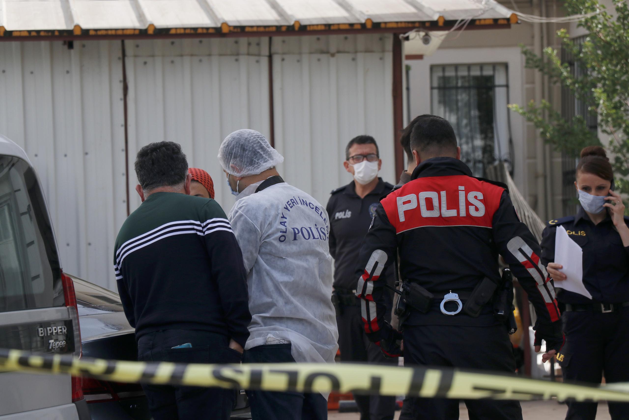 Evinde bıçaklanarak öldürülmüş halde bulundu