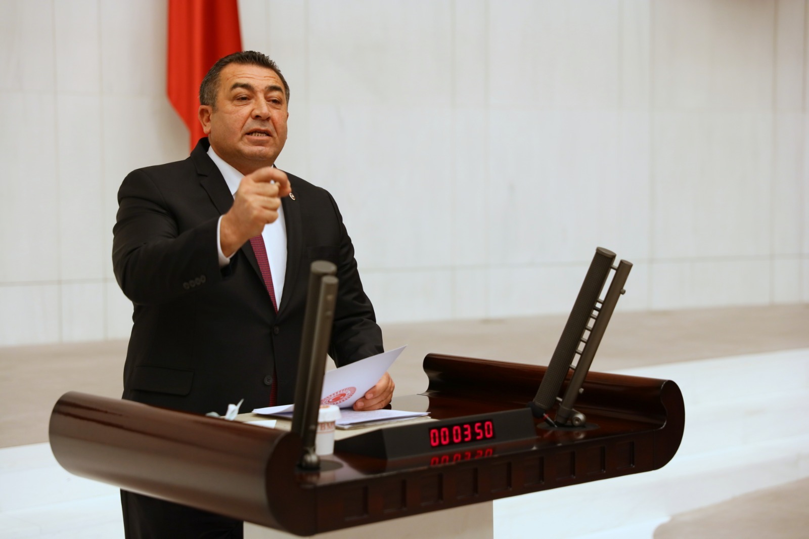 CHP’Lİ ALBAN: “TURİZMCİ BATIYOR, BAKAN ZENGİNLEŞİYOR”